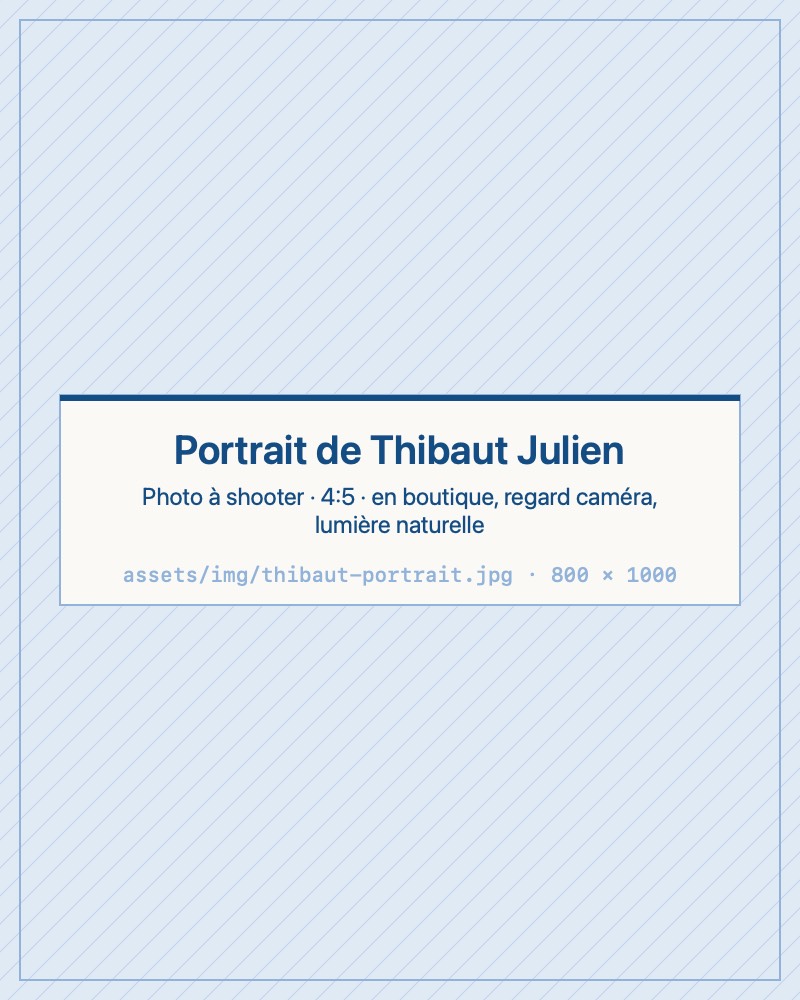Thibaut Julien, gérant d’Astuce PC, debout derrière le comptoir de la boutique